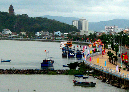 ກອງປະຊຸມສຳມະນາ ບົດຮຽນໃນການດຶງດູດການລົງທຶນບັນດາແຂວງເຂດ ແຄມທະເລທາງພາກກາງ